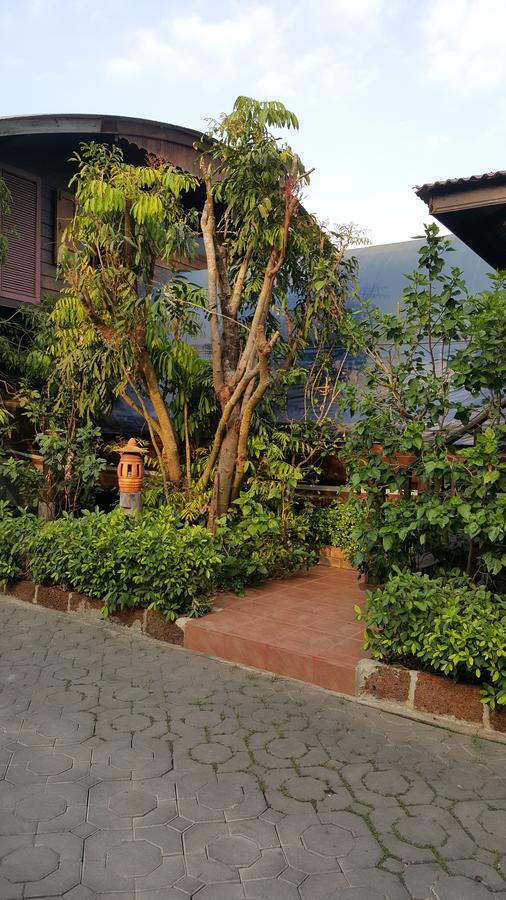 Ruean Mai Chai Khlong Amphawa Exterior foto