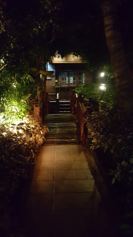 Ruean Mai Chai Khlong Amphawa Exterior foto